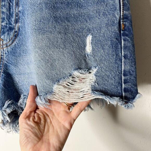 Zara Women's Jean Shorts Size 8 Cut Off Distressed Denim High Rise Medium Wash - Picture 2 of 5